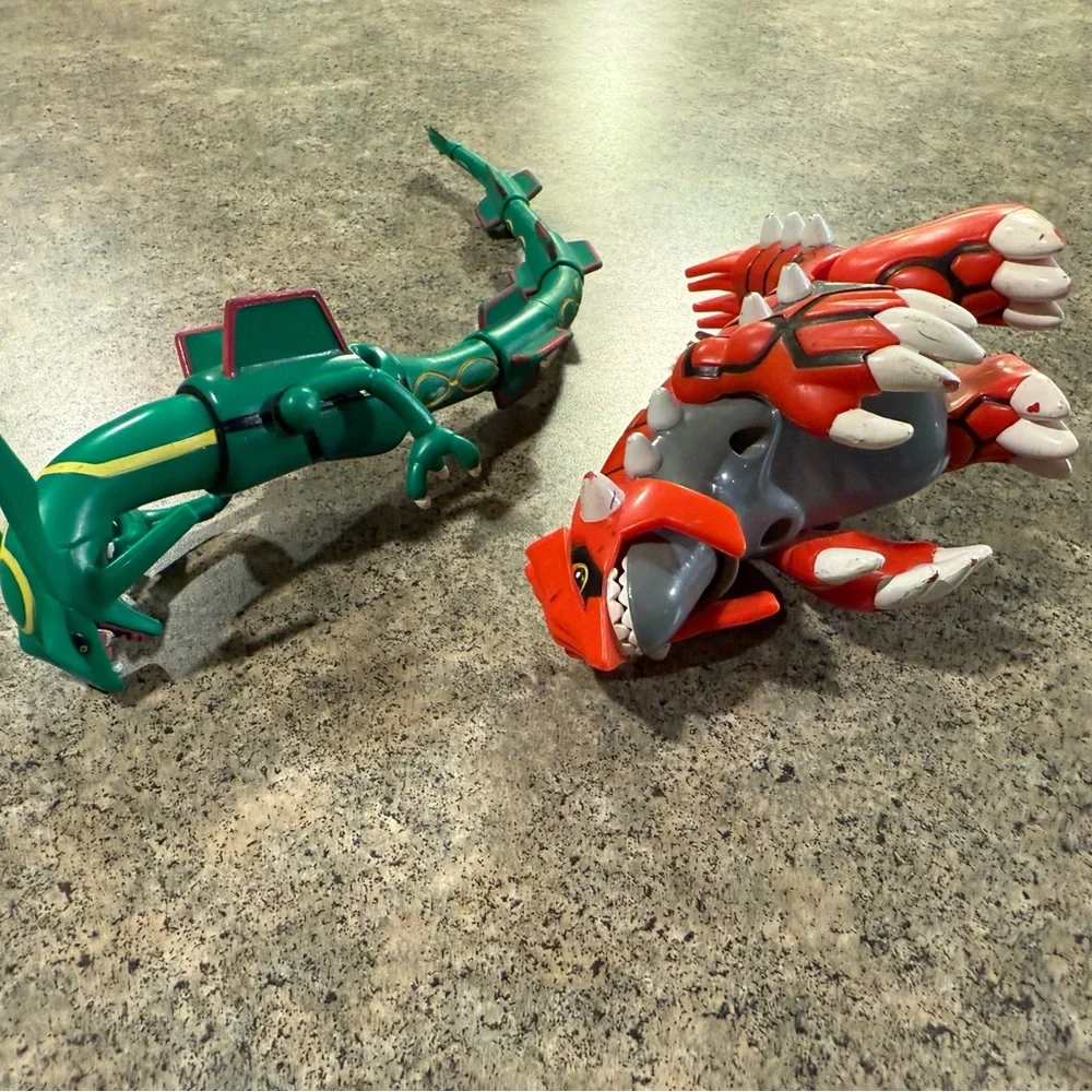 Vintage Rayquaza and Groudon Pokemon Toys - Picture 4 of 9